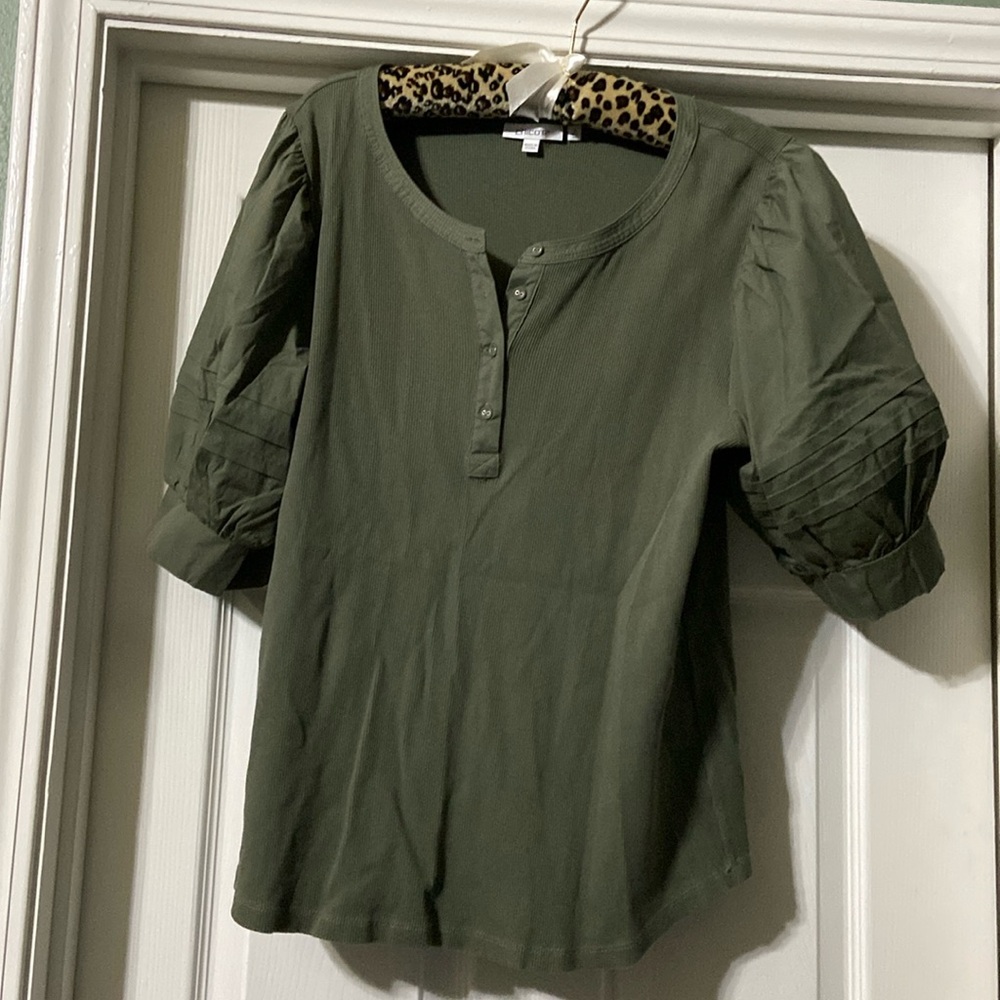 Chicos short sleeved puffed top